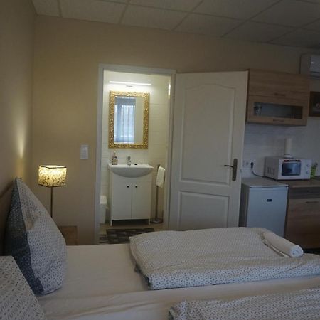Hotel Ajka Uezlethaz Panzio Ajka Экстерьер фото