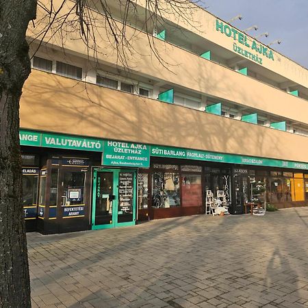 Hotel Ajka Uezlethaz Panzio Ajka Экстерьер фото