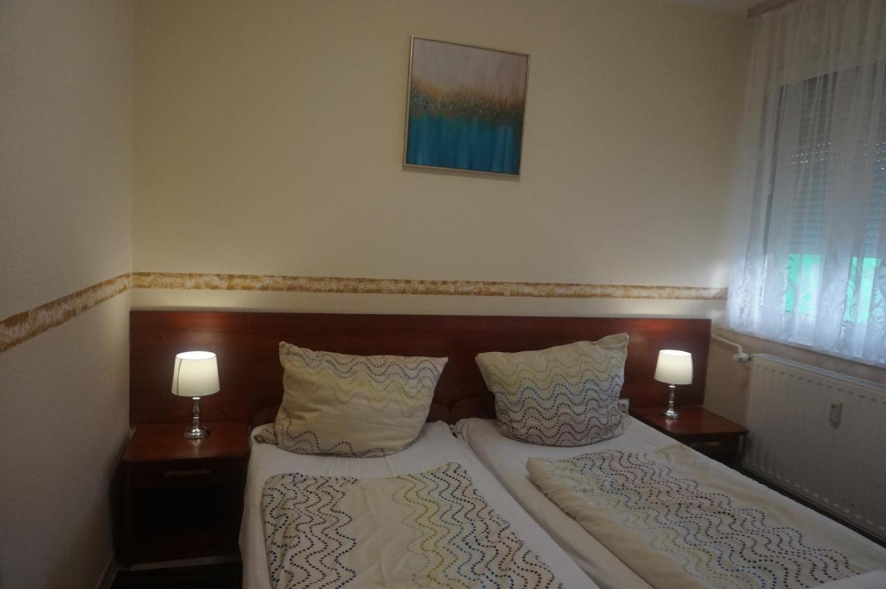 Hotel Ajka Uezlethaz Panzio Ajka Экстерьер фото