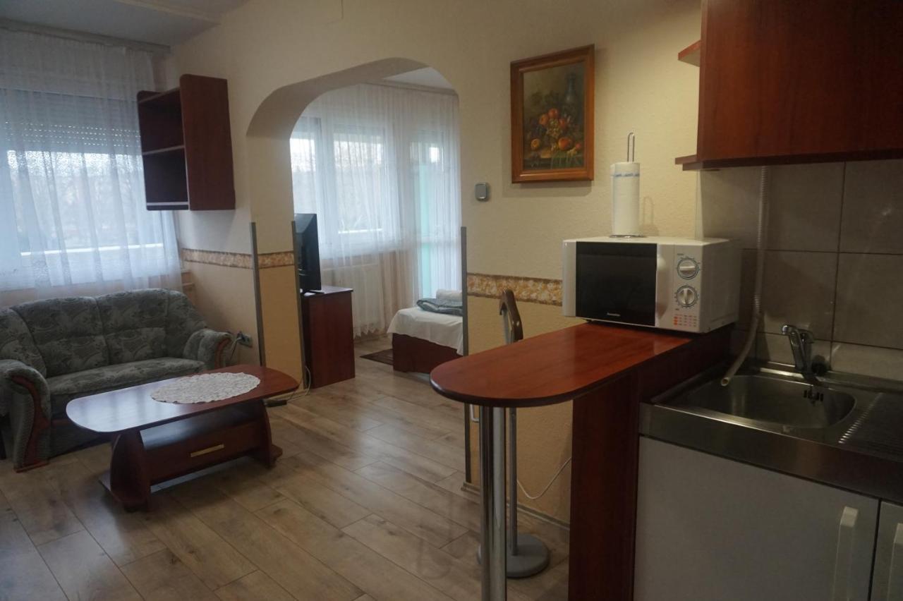 Hotel Ajka Uezlethaz Panzio Ajka Экстерьер фото