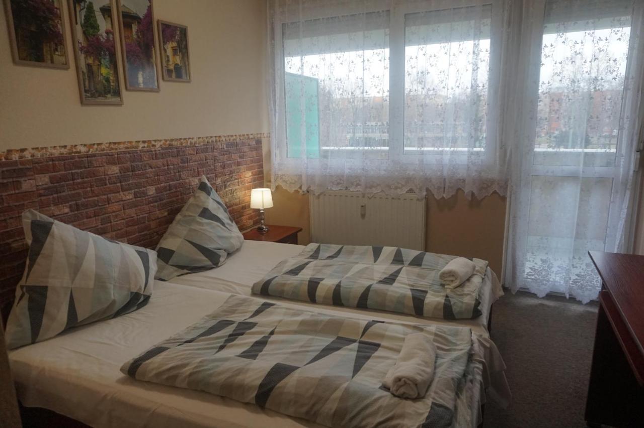 Hotel Ajka Uezlethaz Panzio Ajka Экстерьер фото