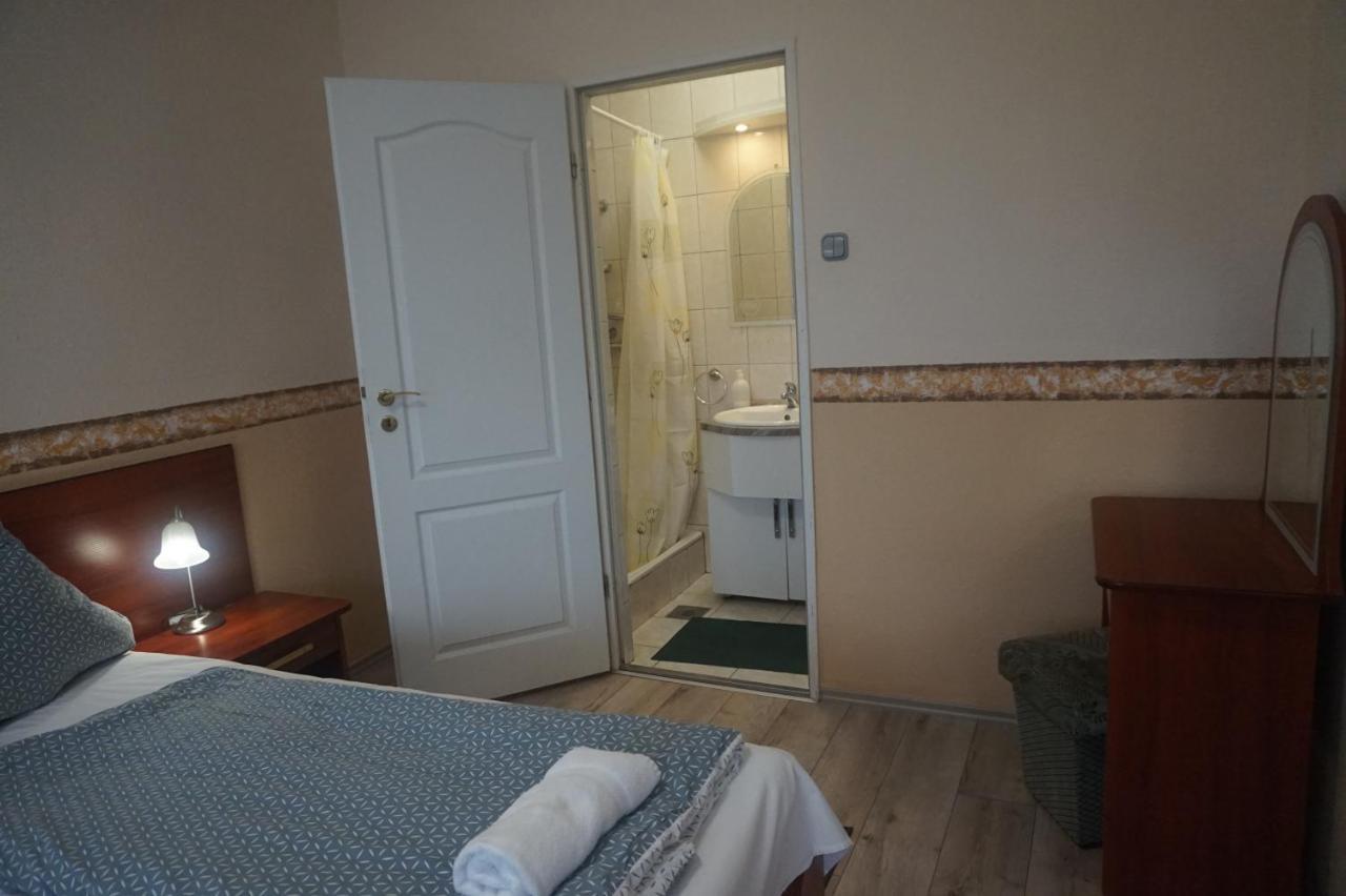 Hotel Ajka Uezlethaz Panzio Ajka Экстерьер фото
