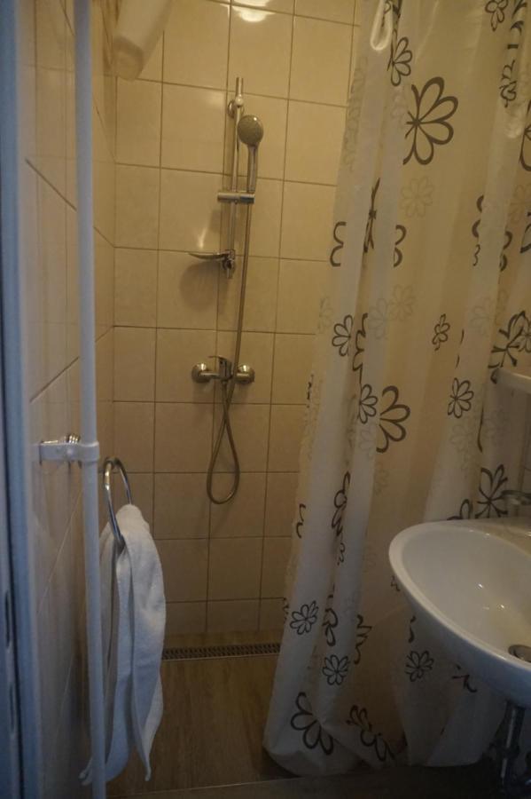 Hotel Ajka Uezlethaz Panzio Ajka Экстерьер фото