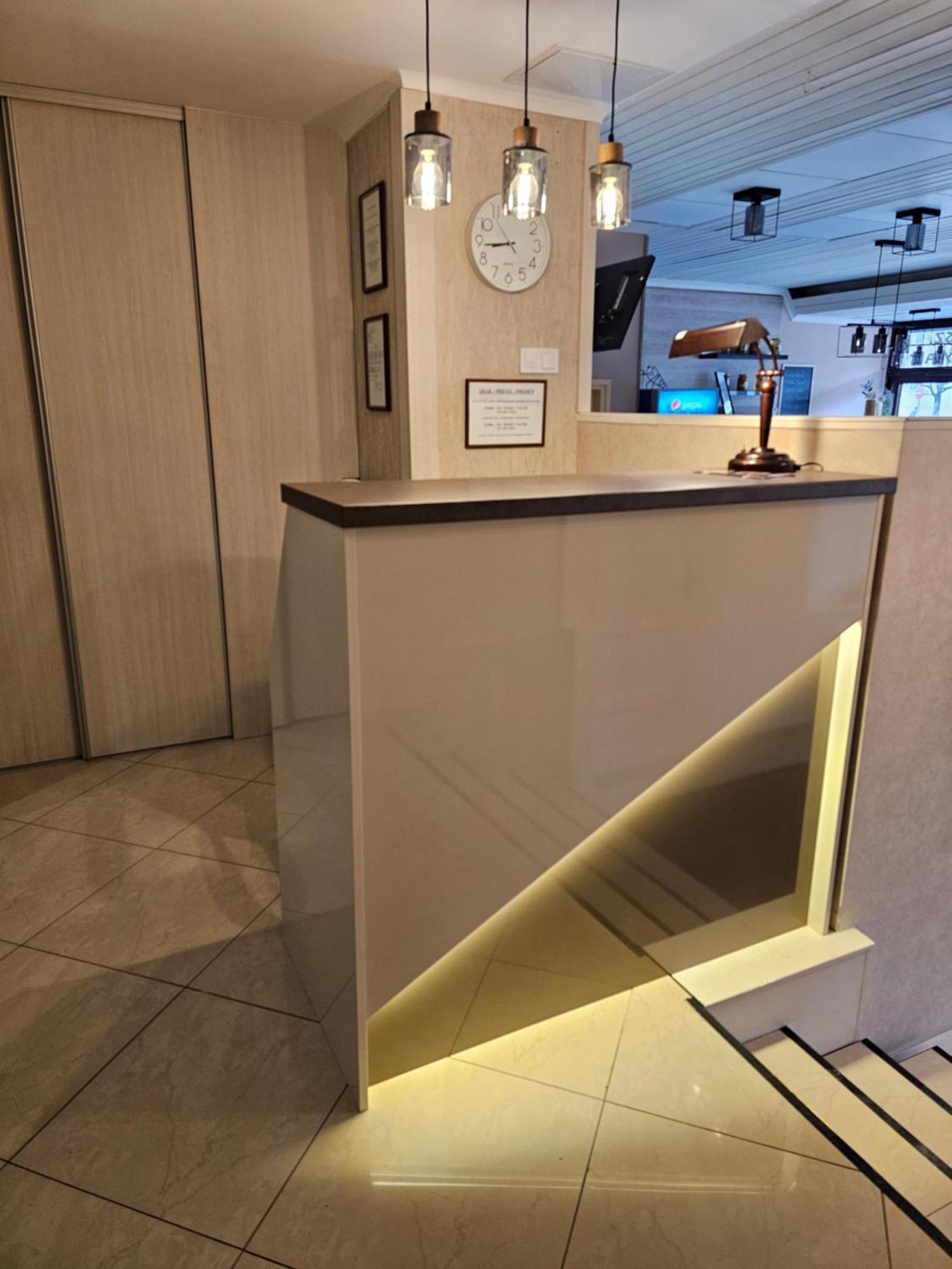 Hotel Ajka Uezlethaz Panzio Ajka Экстерьер фото